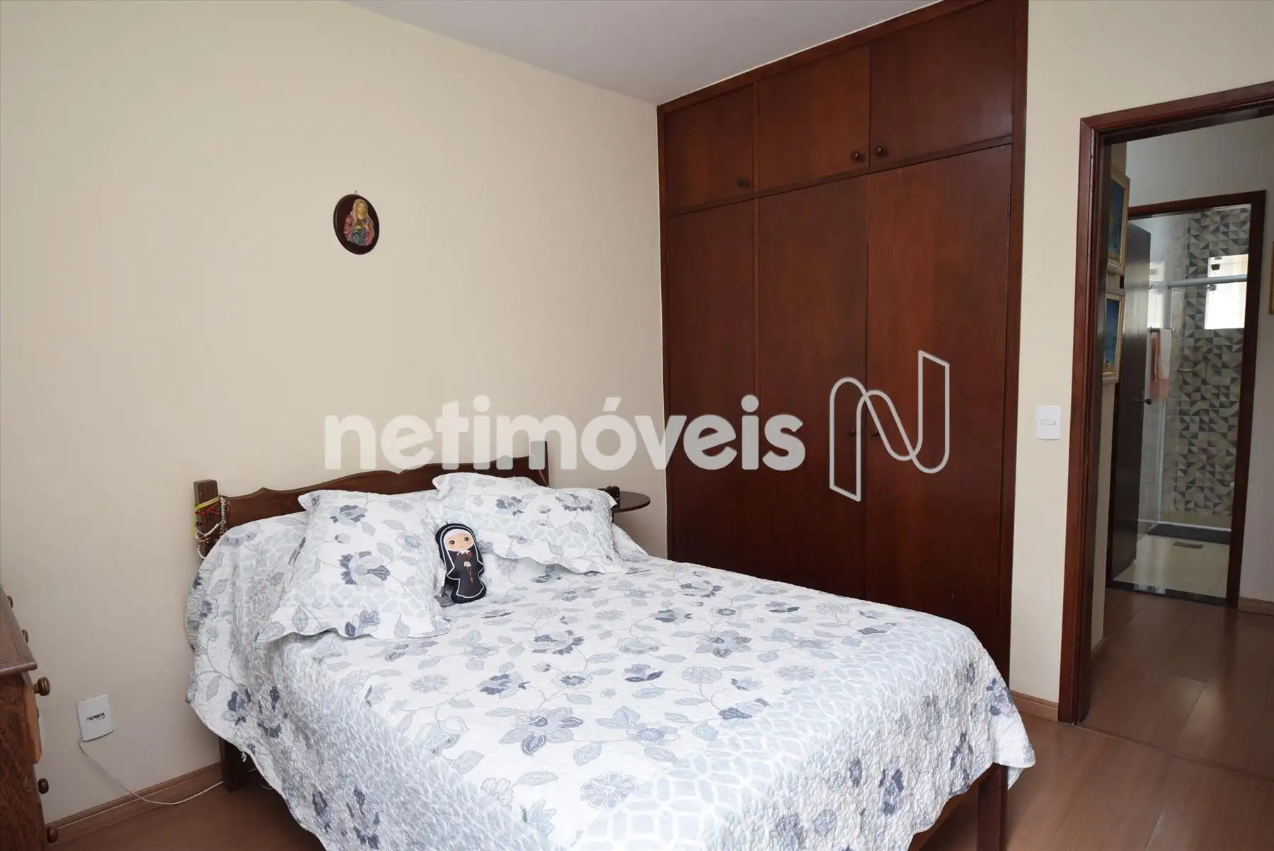 Quarto 03 com armário e suíte