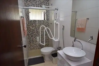  Banheiro social com box blindex