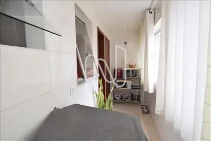  Área de serviço com quarto e banheiro 