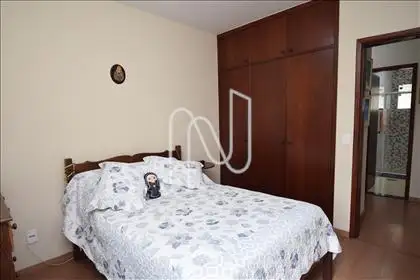 Quarto 03 com armário e suíte  