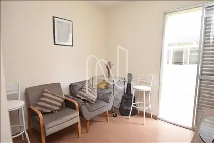 Quarto 01 com armário e área privativa 