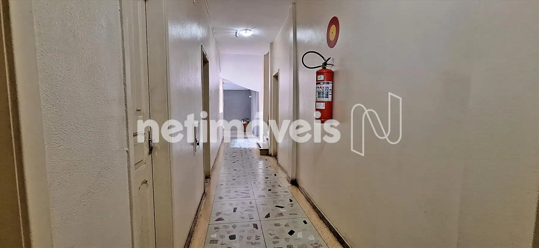 Corredor de entrada do prédio