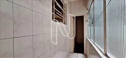 Área de serviço com quarto e banheiro