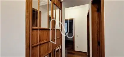 Corredor com armário 