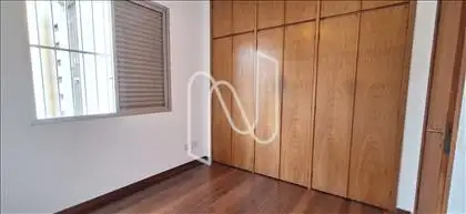 Quarto 04 com armário 