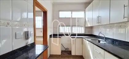 Cozinha com armário 