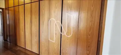 Armário parede inteira 