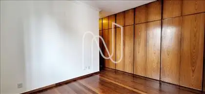 Quarto 01 c/ grande armário e suíte  