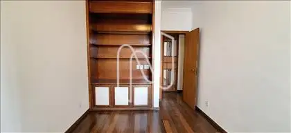Quarto 02 com armário 