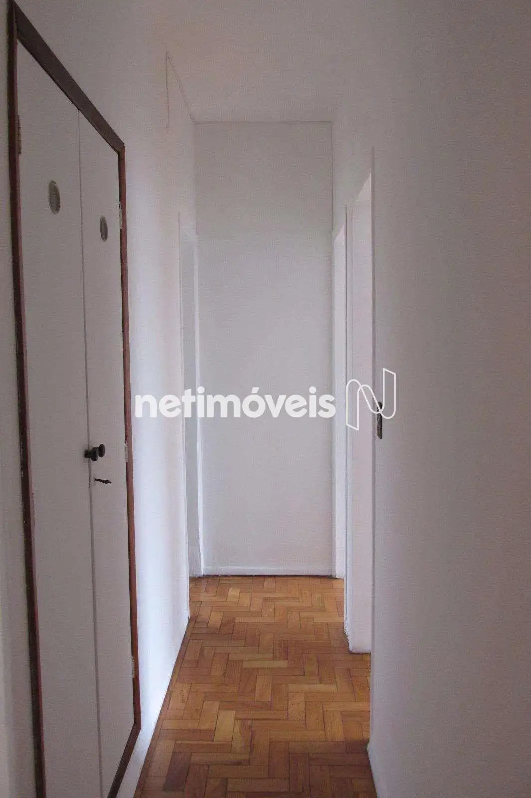 Corredor com armário