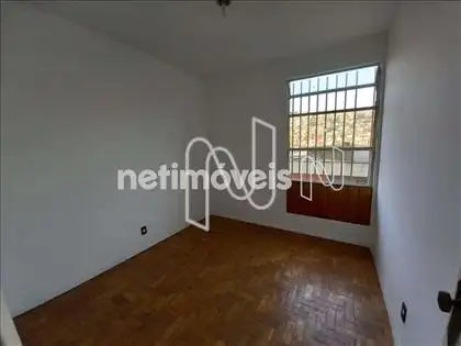 Quarto 03 com armário 