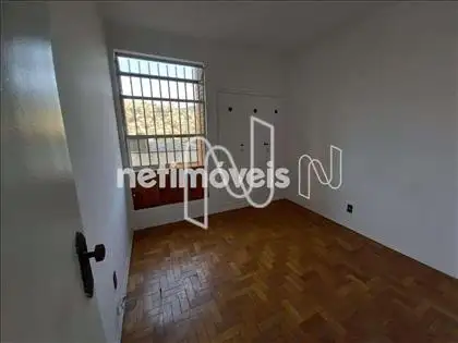 Quarto 02 com armário