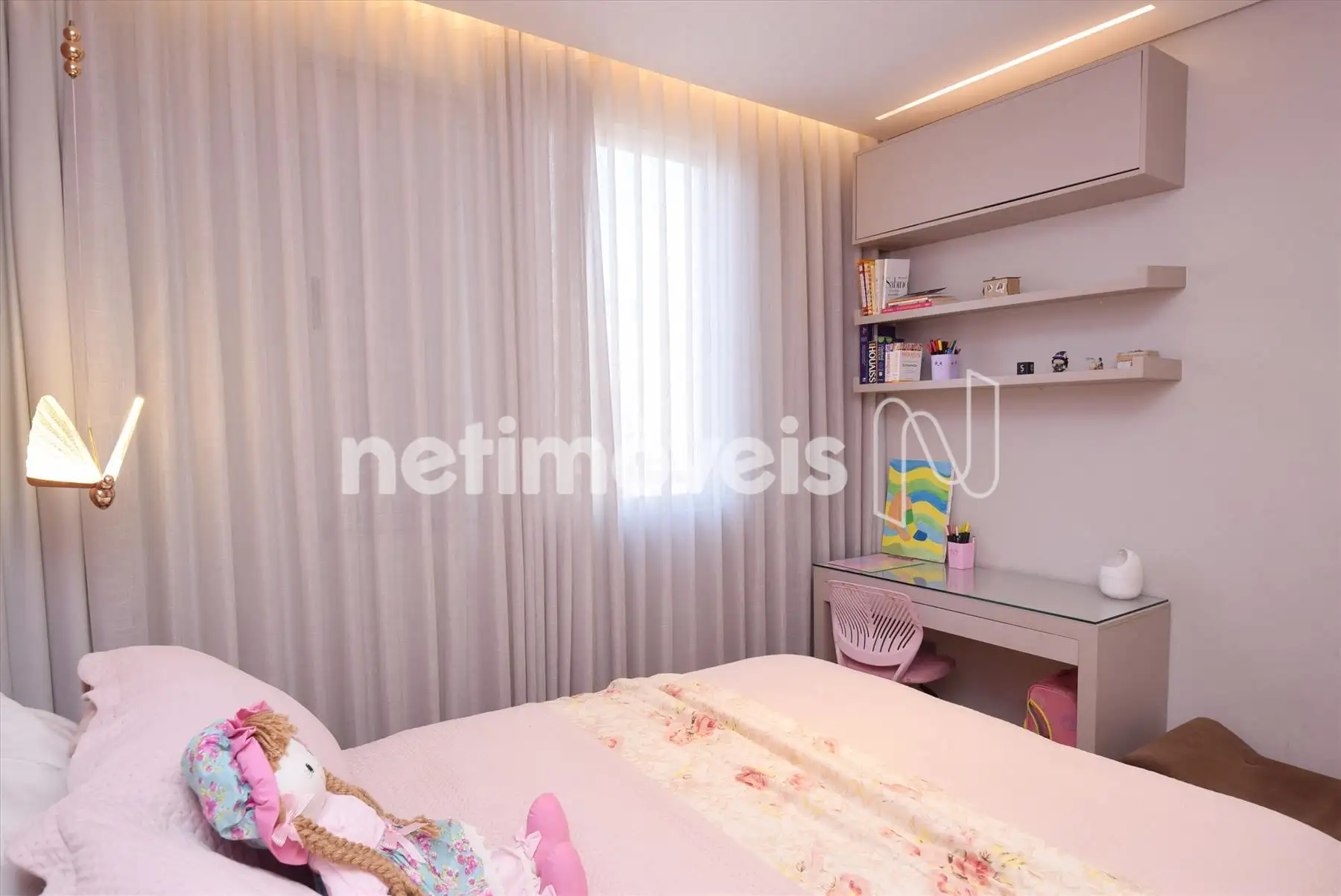 Quarto 03 com armário