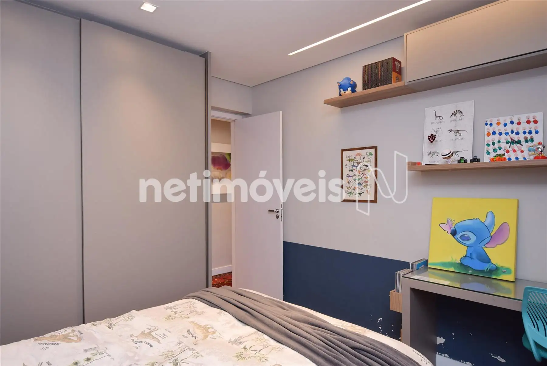 Quarto 04 com armário