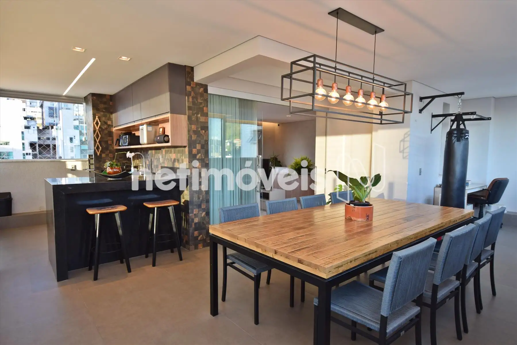 Espaço gourmet com churrasqueira