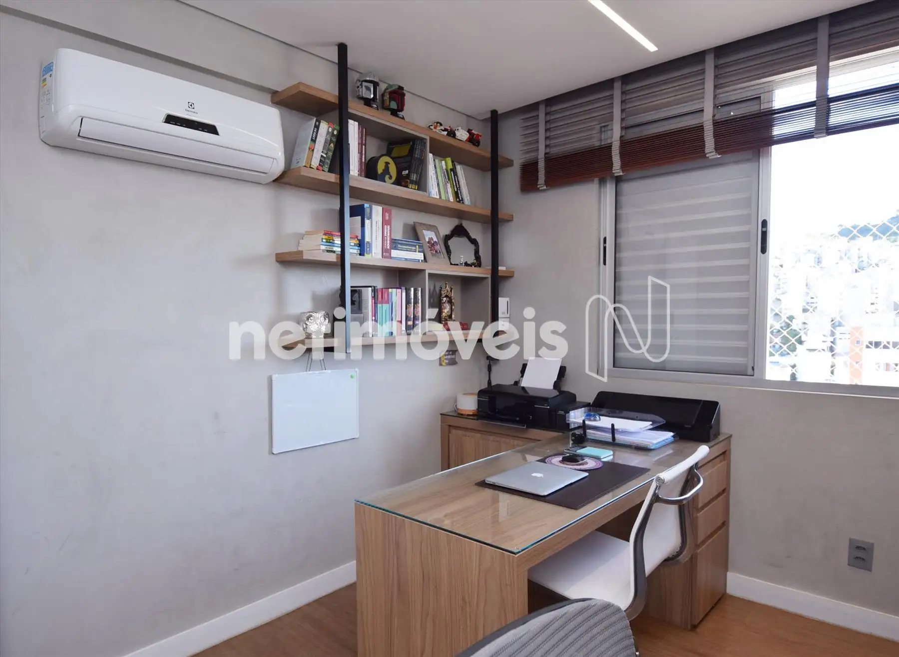 Quarto 02: escritório com ar condicionado