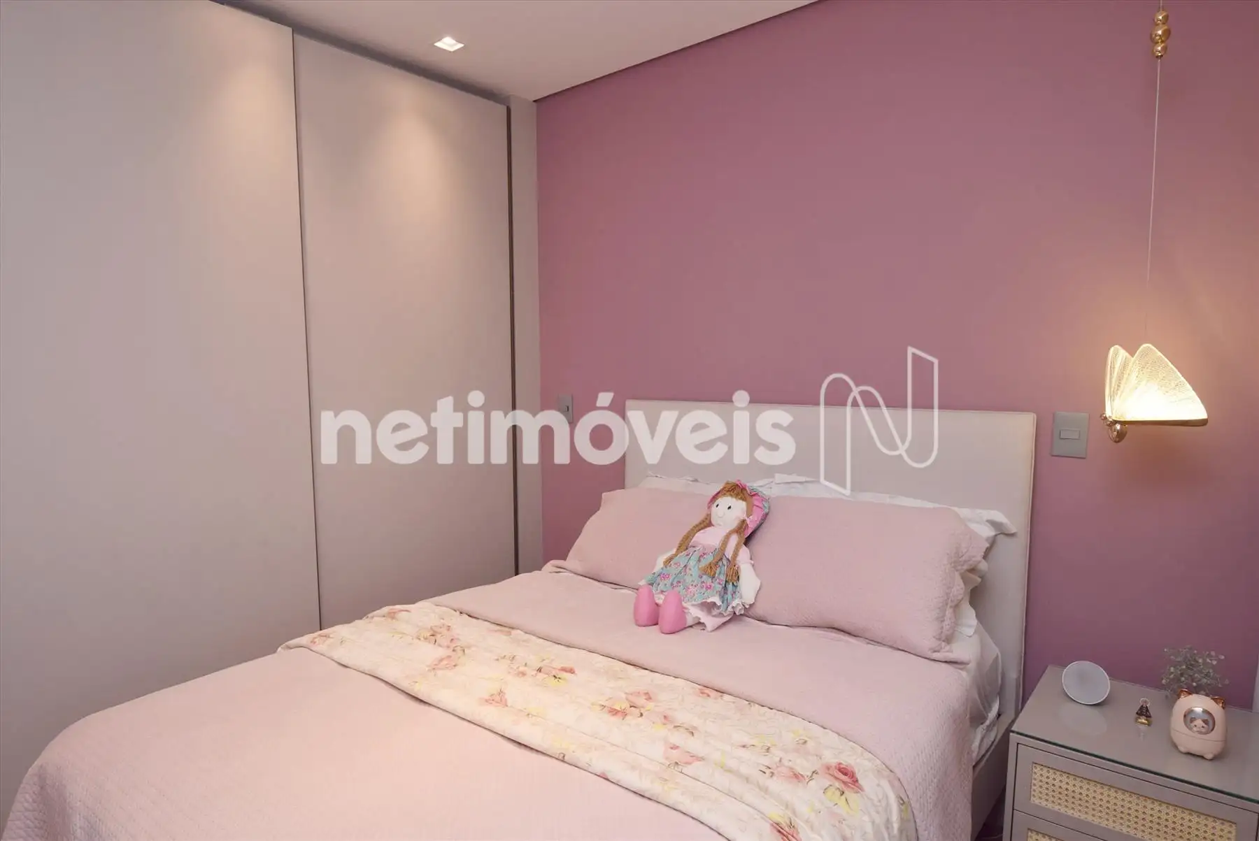 Quarto 03 com armário