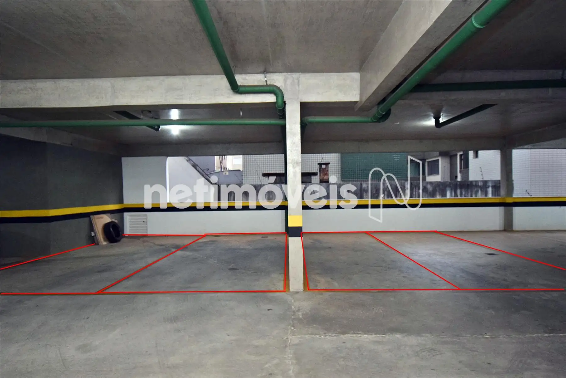 04 vagas de garagem paralelas