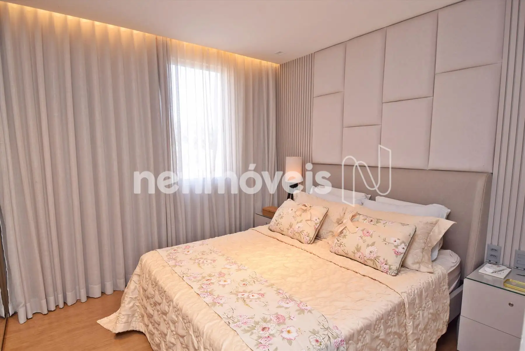 Quarto 01 com suíte e armário