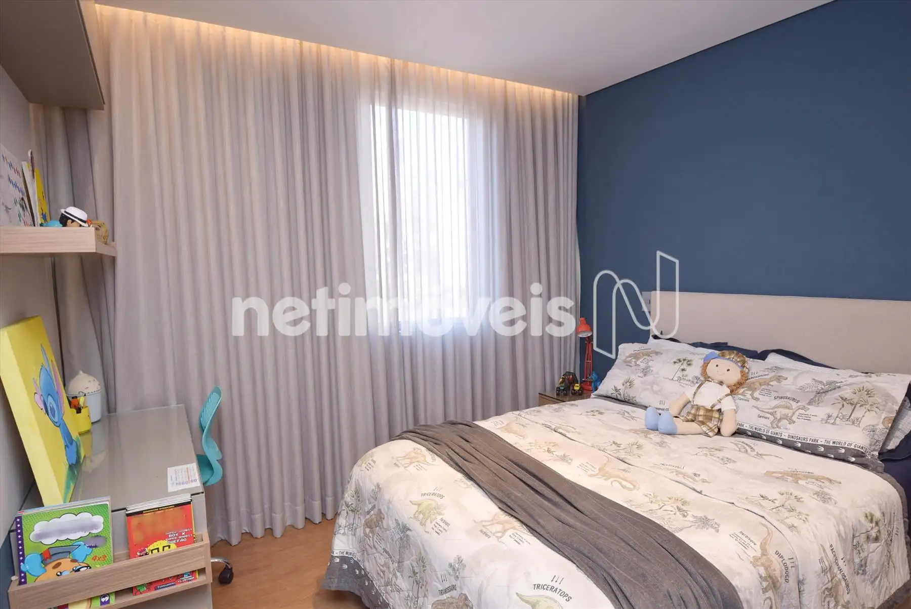 Quarto 04 com armário