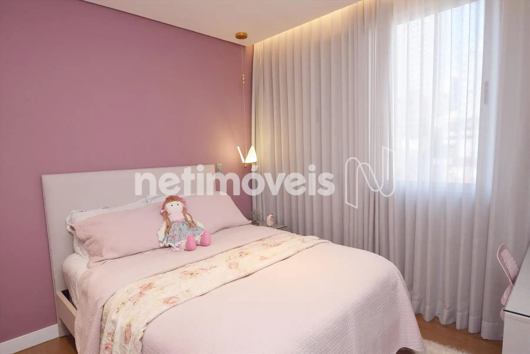 Quarto 03 com armário