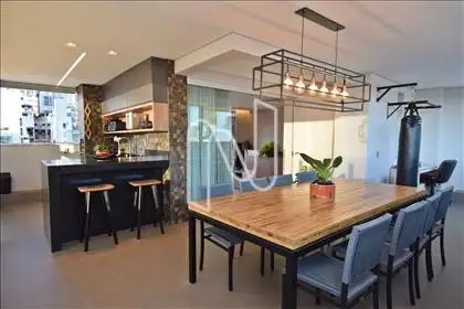 Espaço gourmet com churrasqueira
