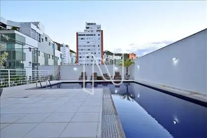 Piscina com raia
