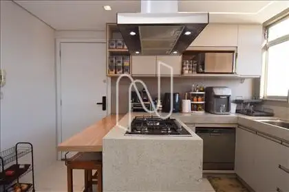 Cozinha com armários planejados