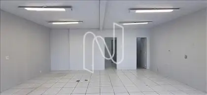 Sala ampla, ventilada e iluminada  