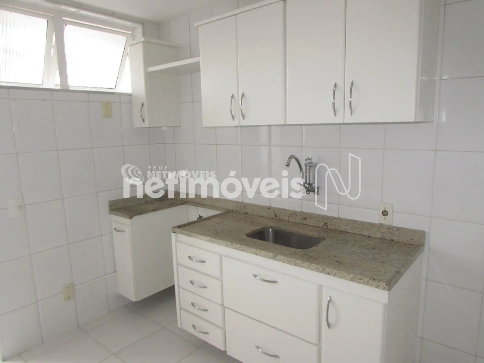 Cozinha com armários