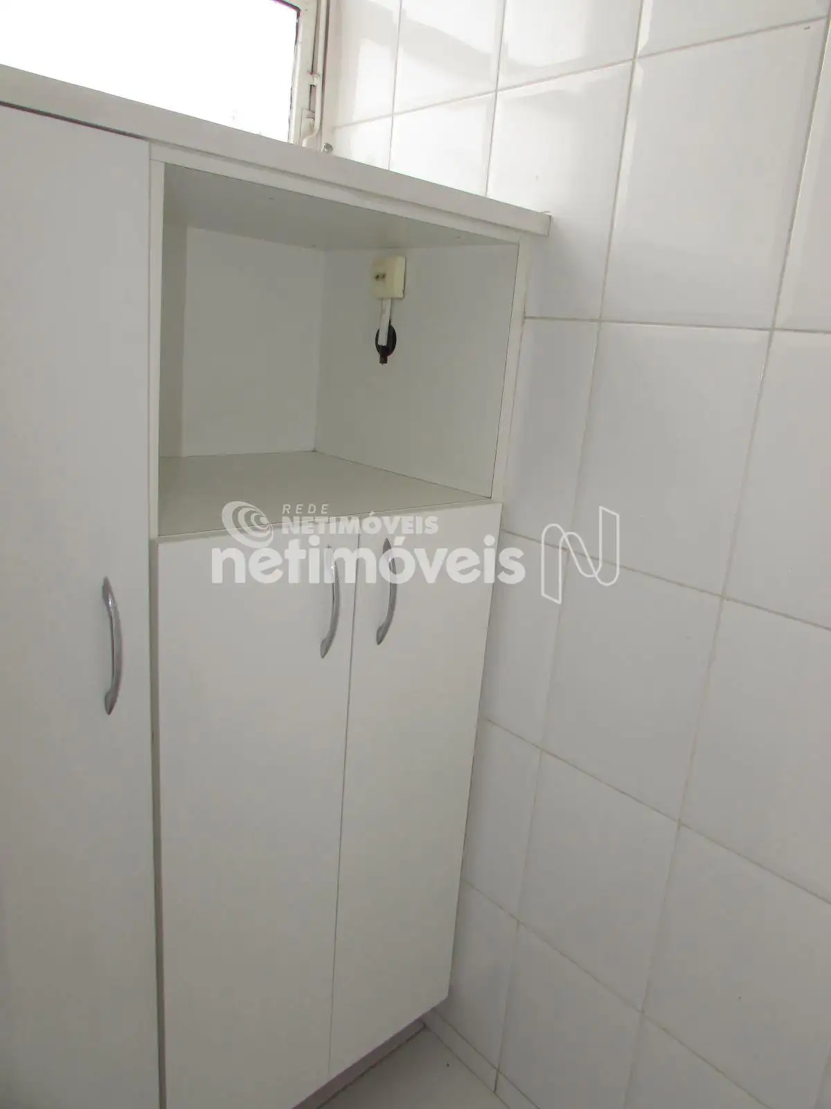 Área de serviços com armário