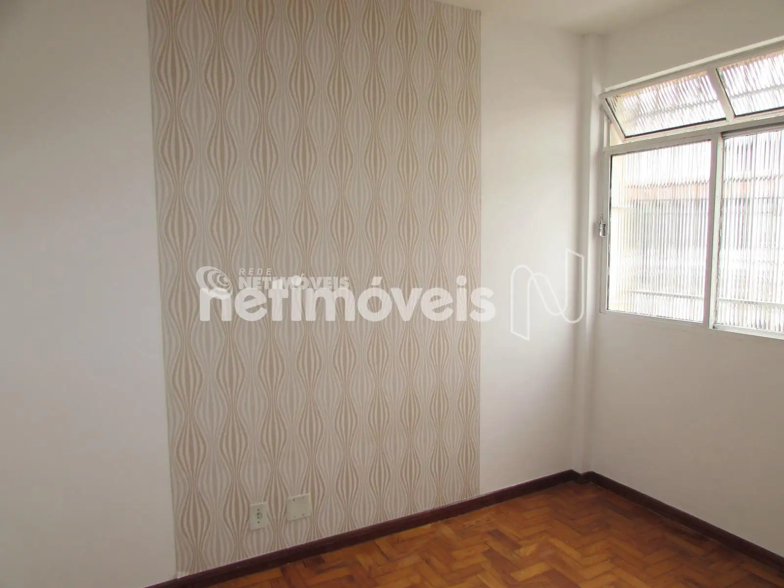 Quarto 2 com armários