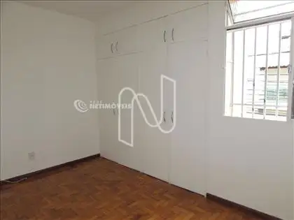 Quarto 1 com armário 