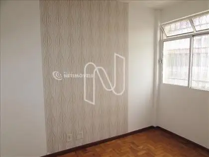 Quarto 2 com armários 