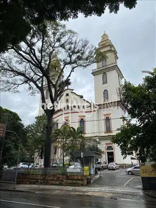 Próximo à Igreja São Sebastião 