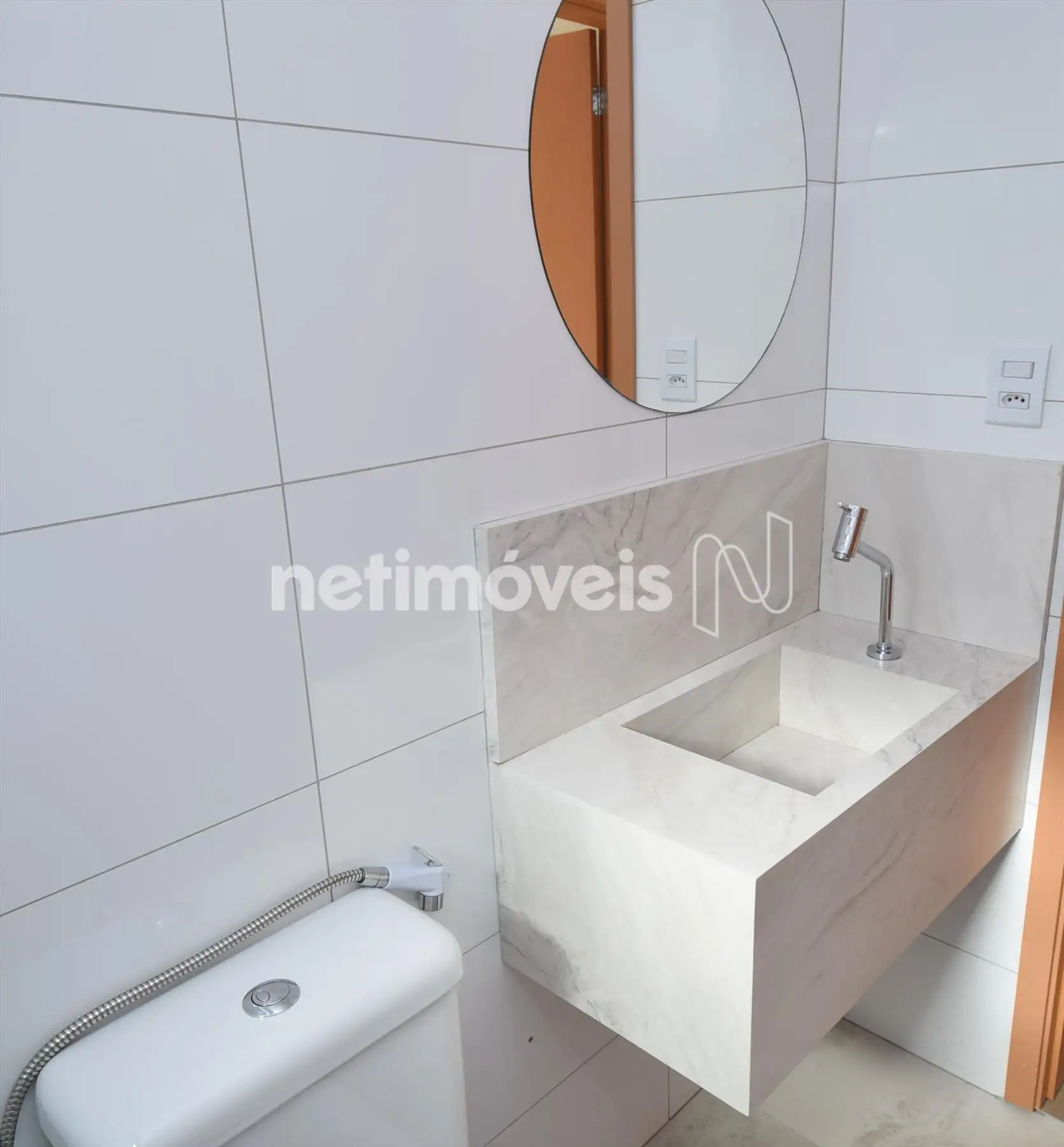 Banheiro social com box blindex