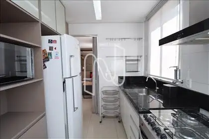 Cozinha equipada, microondas, fruteira...
