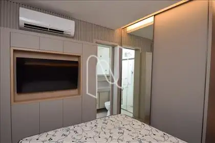Quarto suíte com armário