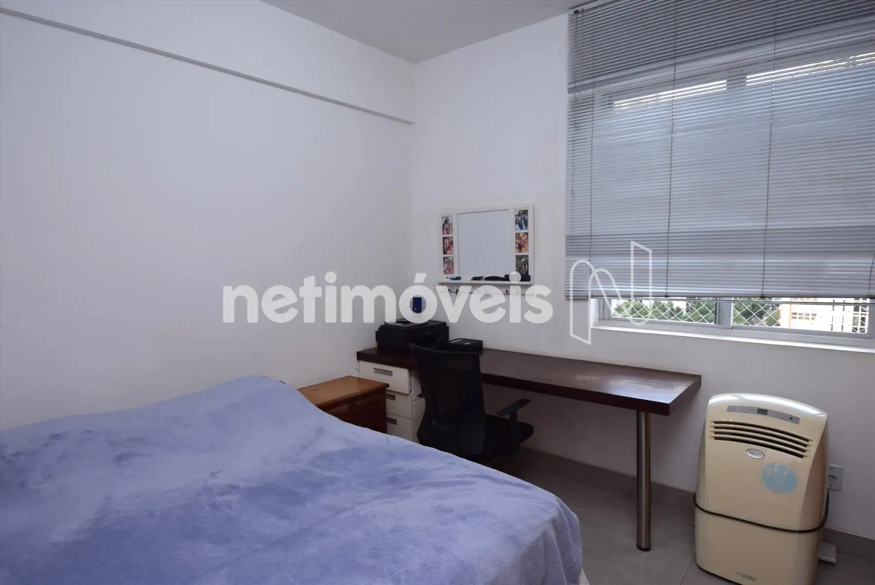 Quarto 02 com armário