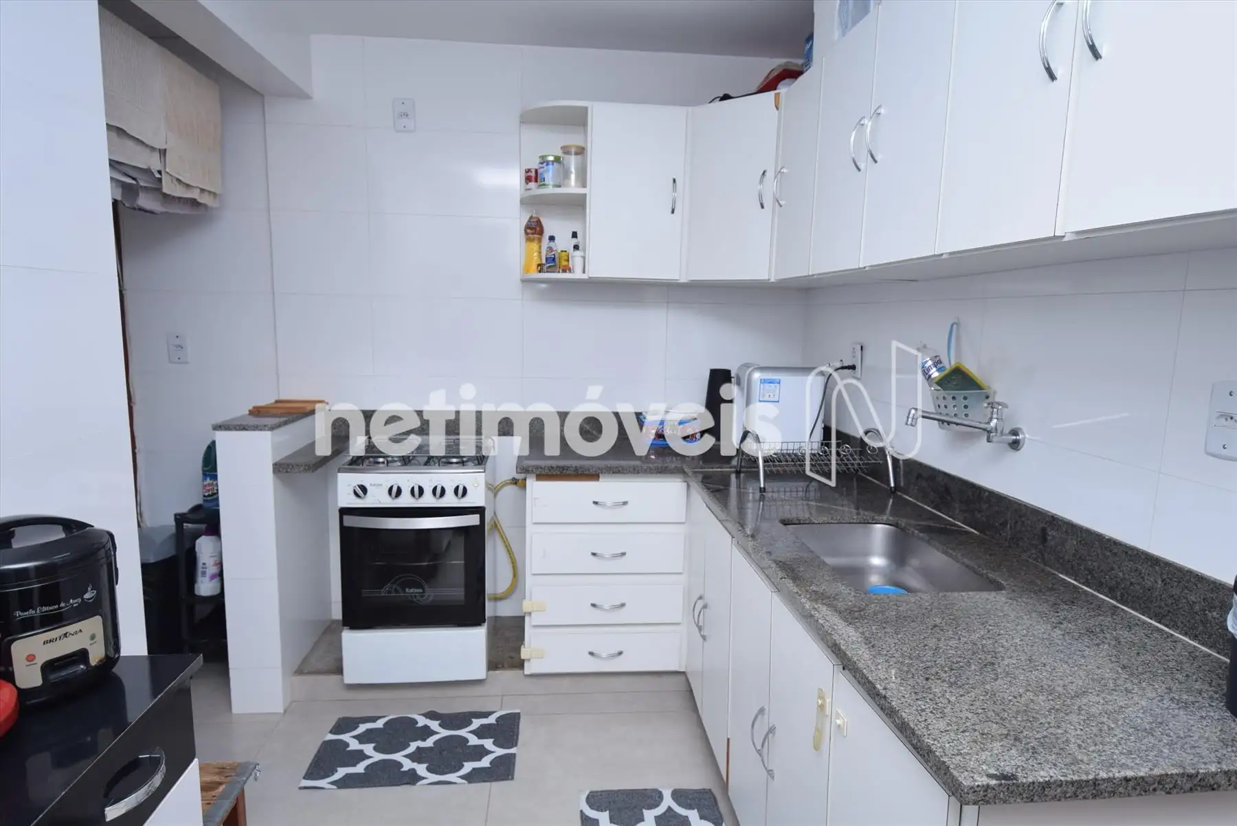 Cozinha com armário 