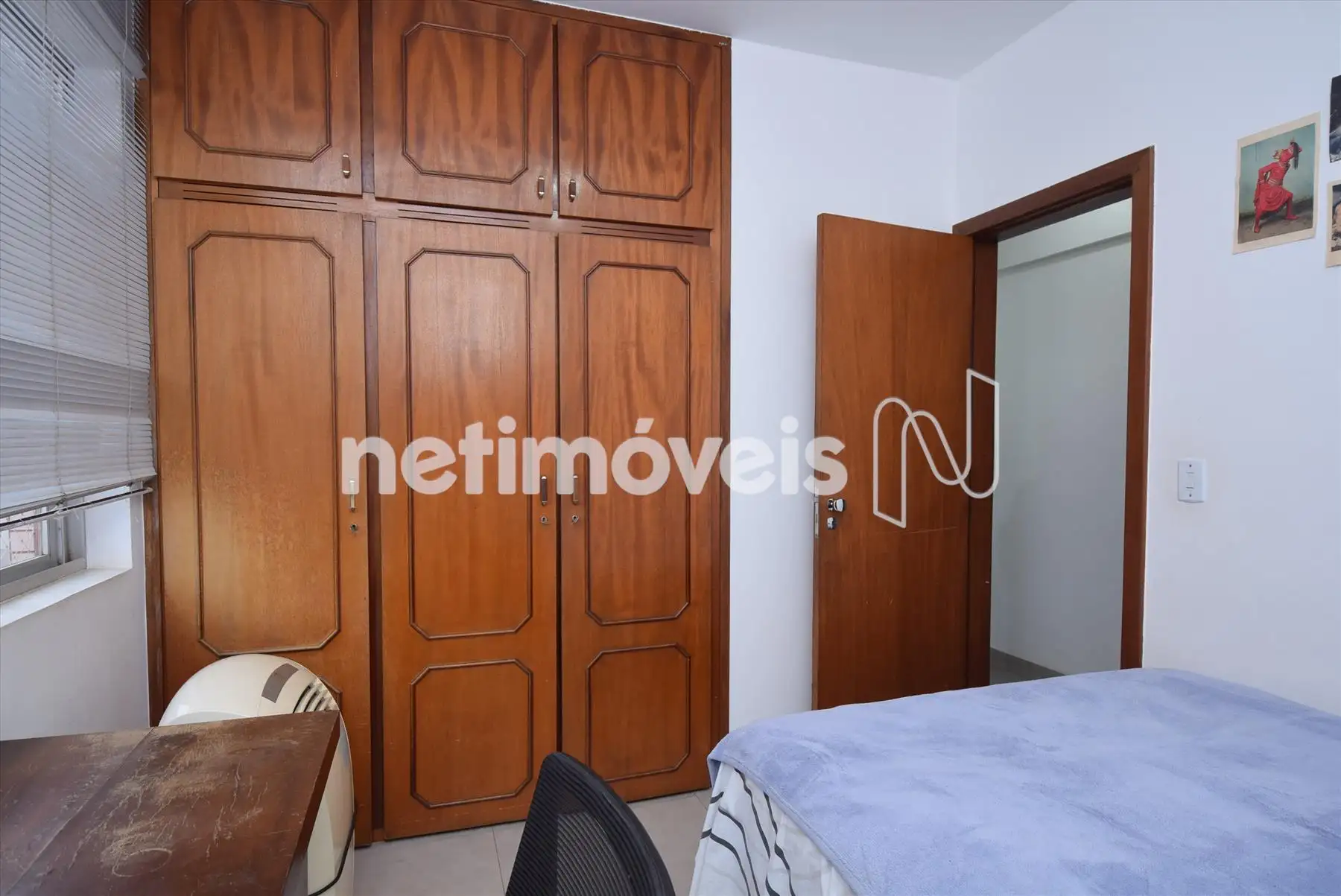 Quarto 02 com armário