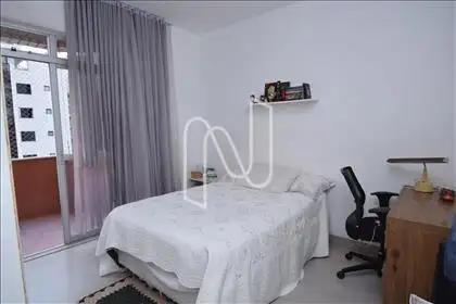 Quarto suíte com armário e varanda 