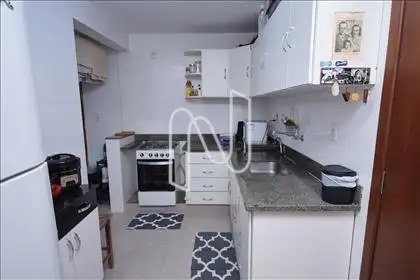 Cozinha com armário 