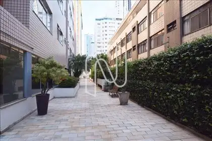 Espaço de convivência e jardim 