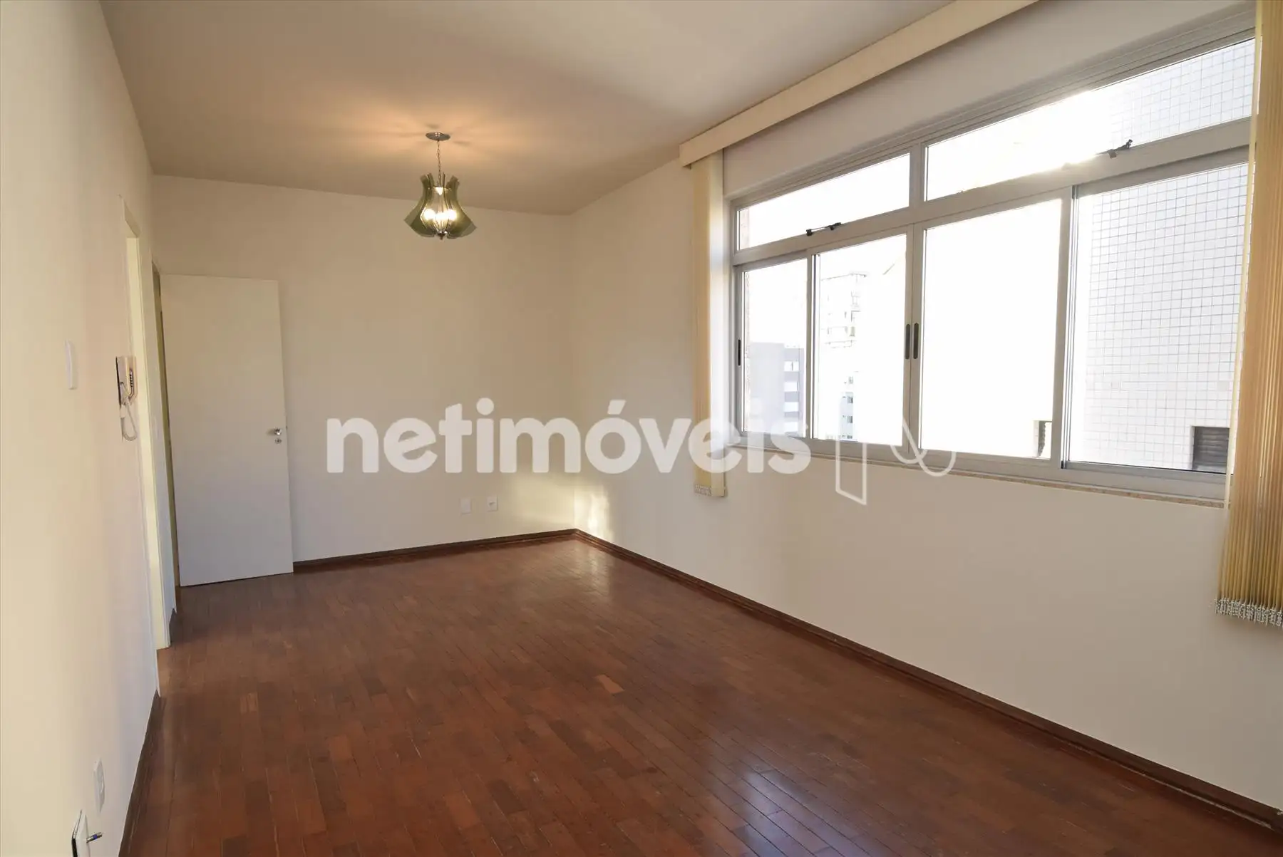 Sala ampla para 2 ambientes