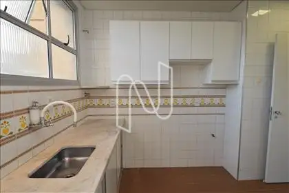   Cozinha com armários