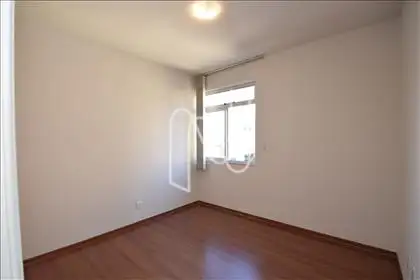 Quarto 1 com armário