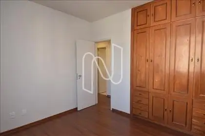  Quarto 1 com armário