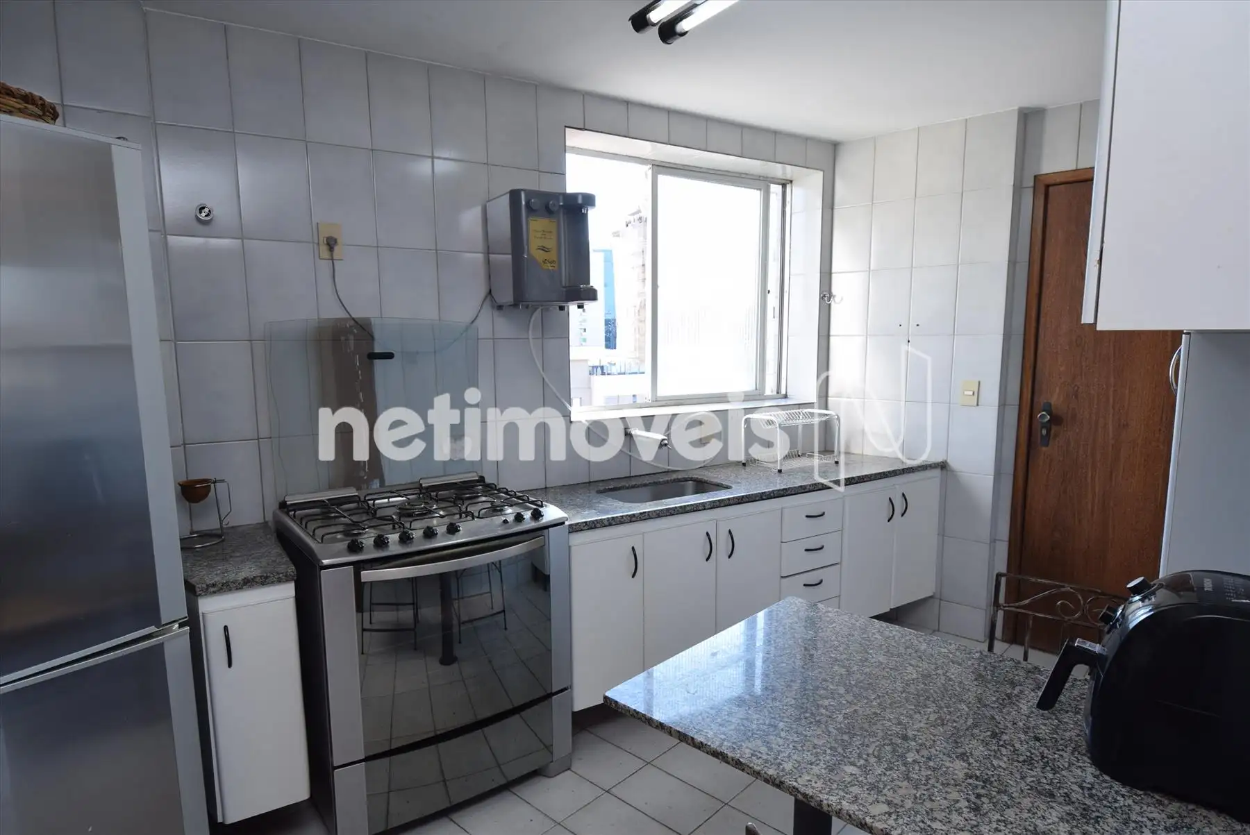 Cozinha com armários