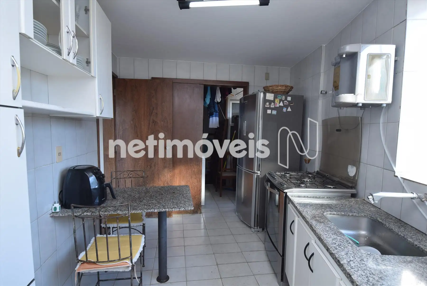 Cozinha com armários